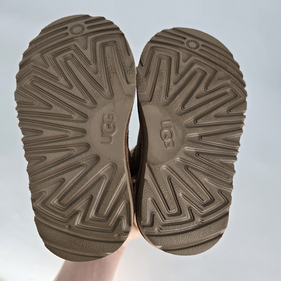 Ugg Classic II Boot Cozy Tan Suede Boots size kids 8 - Picture 5 of 8